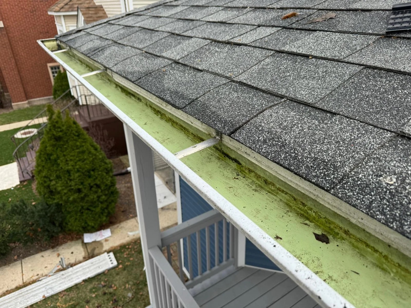 Gutter cleaning and downspout flushing — North Shore Chicago